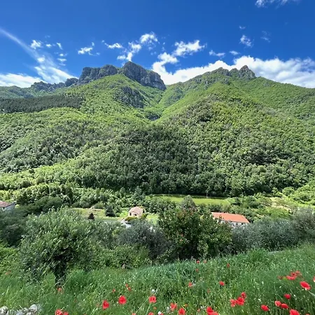 Medieval Mountain Setting With Private Garden Holiday home Colletta