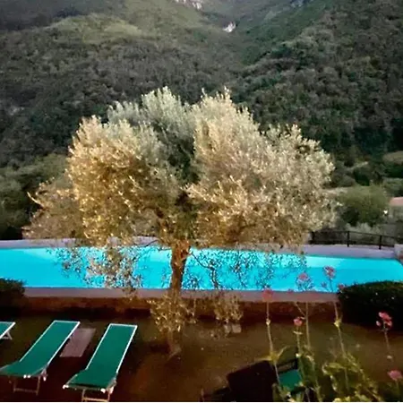 1 Bed Sleeps 4 Private Garden - Pool * Colletta