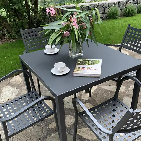 1 Bed Sleeps 4 Private Garden - Pool