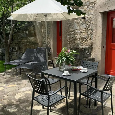 1 Bed Sleeps 4 Private Garden - Pool Сasa de vacaciones