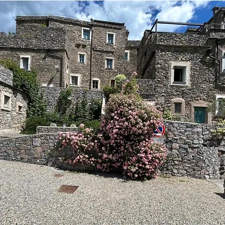 1 Bed Sleeps 4 Private Garden - Pool Colletta