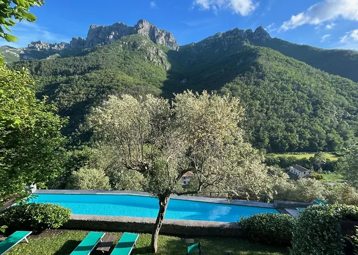 1 Bed Sleeps 4 Private Garden - Pool Сasa de vacaciones Colletta