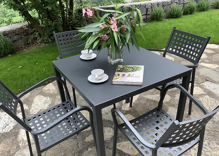 1 Bed Sleeps 4 Private Garden - Pool