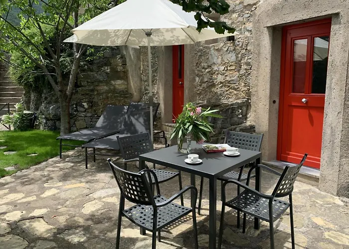 1 Bed Sleeps 4 Private Garden - Pool Сasa de vacaciones