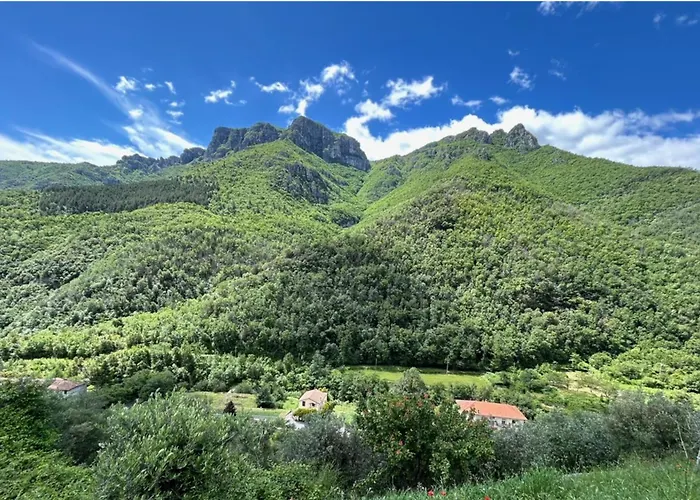 1 Bed Sleeps 4 Private Garden - Pool Сasa de vacaciones Colletta